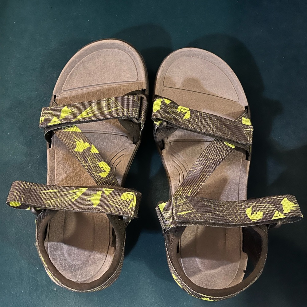 Ocean + Coast Kids Black & Neon Green Athletic Sandals with Gray Insole